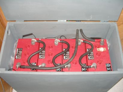 Vented battery box with four Surett S-550 batteries. 428 amp hour (20hr) capacity at 24 volts. 